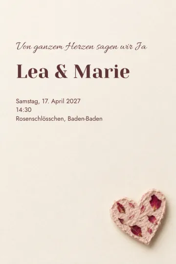 Einladung Hochzeit, Design Herz aus Rosenpapier